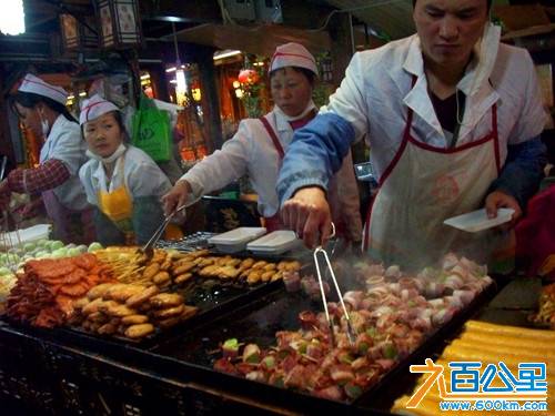 古城小吃一条街10元三串.jpg